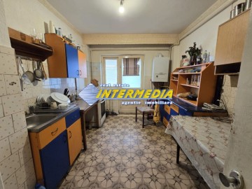 apartament-4-camere-90-mp-cu-garaj-si-pivnita-decomandat