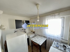 chirie-garsoniera-28-mp-spatioasa-vedere-panoramica-cetate-m-uri-bulevard-mobilata-utilata-complet-8