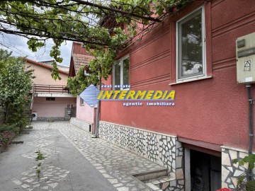 casa-de-vanzare-in-centru-3-camere-2-bai-pivnita-terasa-si-toate-utilitatiile