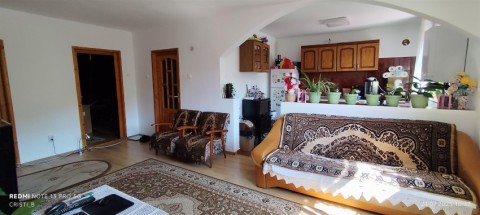 vand-vila-compusa-din-3-apartamente