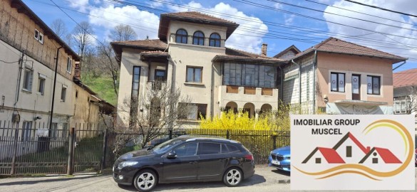 vanzare-vila-interbelica-ultracentral-decomandata-cu-6-camere-3-bai-3-holuri-bucatarie-si-terasa-cu-o-suprafata-de-teren-282-mp-super-oferta-pret-de-80000-de-euro-negociabil