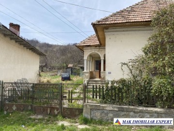 casa-4-camere-1450-mp-in-centru-corbi-arges