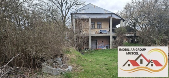 vanzare-casa-in-campulung-intr-o-zona-linistita-cu-3-camere-demolabila-cu-o-suprafata-de-teren-28000-mp-la-pretul-de-47000-de-euro-negociabil
