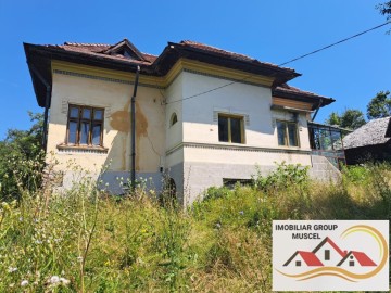 vanzare-casa-cu-4-camere-bucatarie-2-holuri-beci-cu-teren-de-10556-mp-pret-140000-euro-negociabil