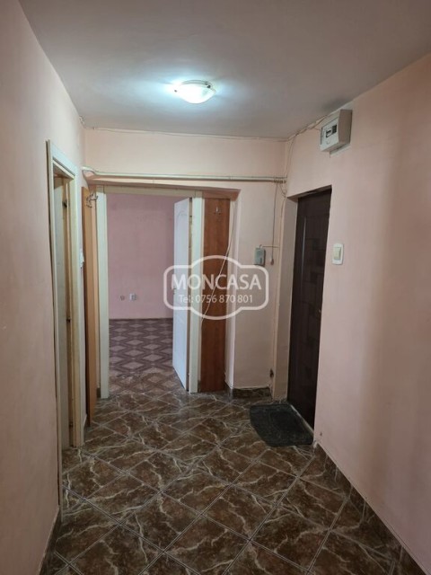apartament-2-camere-zona-piata-mare-etaj-1
