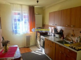 apartament-3-camere-de-vanzare-cetate-ultracentral-0