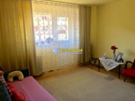 apartament-3-camere-de-vanzare-cetate-ultracentral-2