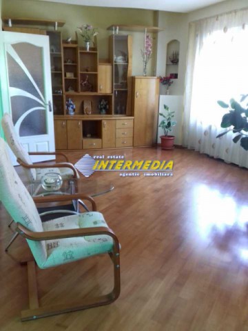 casa-pm-2-corpuri-cladire-cu-300-mp-teren-in-alba-iulia-zona-centrala