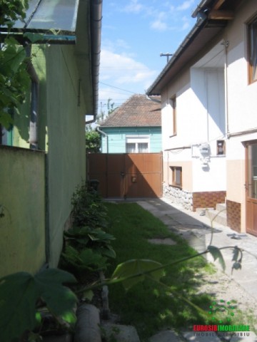 casa-de-singur-in-curte-sibiu-zona-lazaret-0