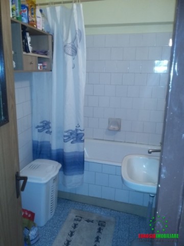 apartament-3-camere-2-bai-si-debara-74-mp-utili-si-10-mp-balcon-de-vanzare-in-zona-alba-iulia-turnisor-9