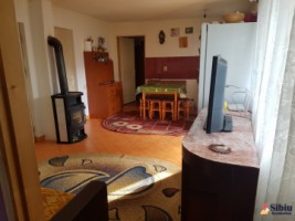 casa-cu-3-camere-si-gradina-de-vanzare-in-avrig-1