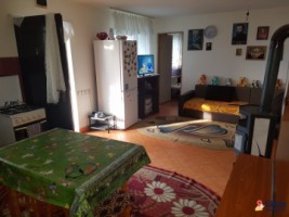 casa-cu-3-camere-si-gradina-de-vanzare-in-avrig-2