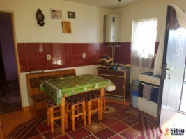 casa-cu-3-camere-si-gradina-de-vanzare-in-avrig-10