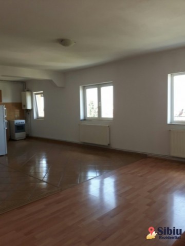 apartament-3-camere-de-vanzare-in-zona-vasile-aron-0