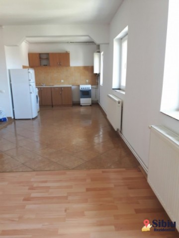 apartament-3-camere-de-vanzare-in-zona-vasile-aron-2