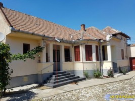 casa-de-vanzare-vintu-de-jos-cu-gradina-si-livada-15
