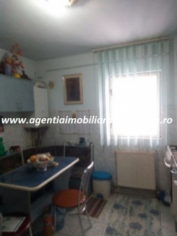 apartament-4-camere-decomandat-zona-capat-1-5