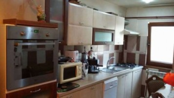 vand-apartament-4-camere-decomandat-zona-mall-3