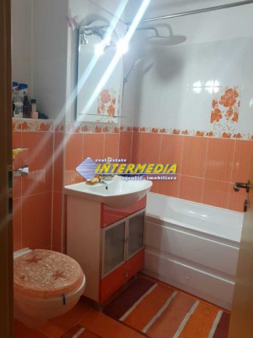 apartament-2-camere-decomandat-de-vanzare-in-cetate-3