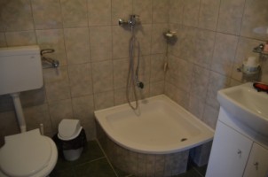 busteni-apartament-cu-trei-camere-in-vila-15