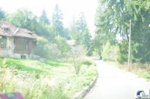 teren-intravilan-cu-casa-demolabila-1