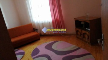 casa-3-camere-de-inchiriat-cetate-2