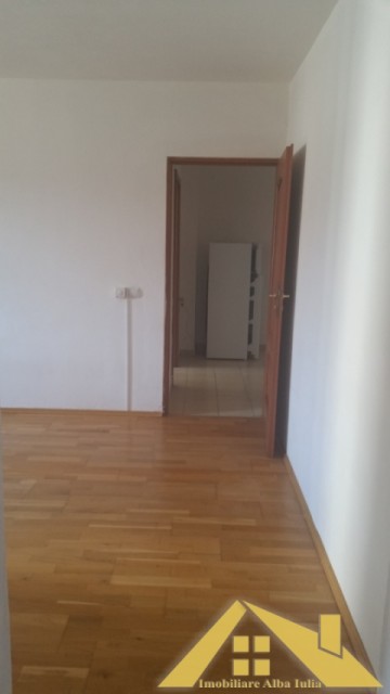 apartament-3-camere-in-cetate-1