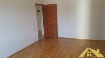 apartament-3-camere-in-cetate-0