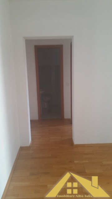 apartament-3-camere-in-cetate-4