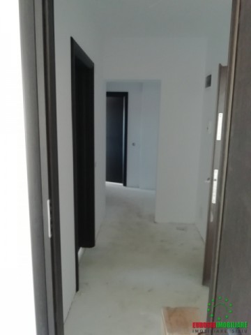 apartament-2-camere-suprafata-utila-5474-mp-cu-balcon-de-817-mp-zona-calea-cisnadiei-6