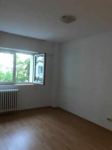 apartament-3-camere-nemobilat-victoriei-1