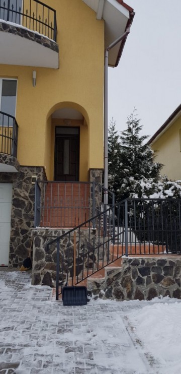 oferim-spre-vanzare-casa-superba-12