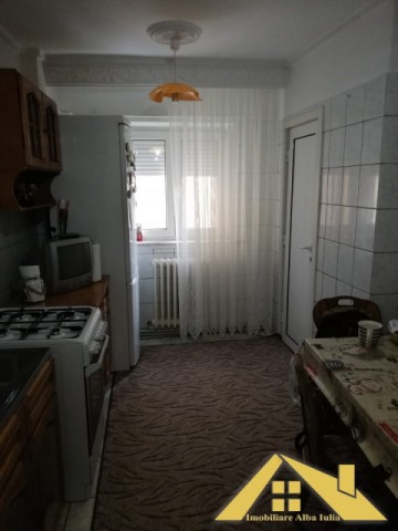 apartament-3-camere-decomandate-in-cetate-etaj-2-4