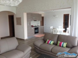 lux-imobiliare-vinde-casa-pe-malul-lacului-de-la-apa-130000-eu