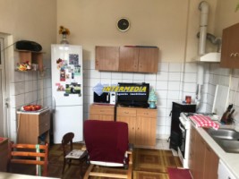 casa-de-vanzare-in-centru-4-camere-pozitie-foarte-buna-1