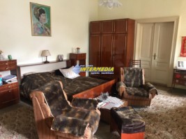 casa-de-vanzare-in-centru-4-camere-pozitie-foarte-buna-4