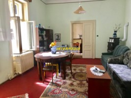 casa-de-vanzare-in-centru-4-camere-pozitie-foarte-buna-3