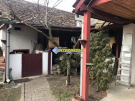 casa-de-vanzare-in-centru-4-camere-pozitie-foarte-buna-5