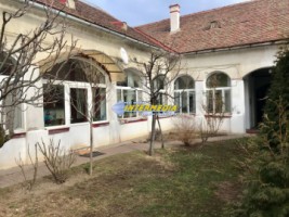 casa-de-vanzare-in-centru-4-camere-pozitie-foarte-buna-7