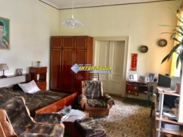 casa-de-vanzare-in-centru-4-camere-pozitie-foarte-buna-12