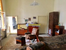 casa-de-vanzare-in-centru-4-camere-pozitie-foarte-buna-14