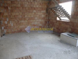 casa-de-vanzare-alba-iulia-in-rosu-62000-euro-negociabil-1