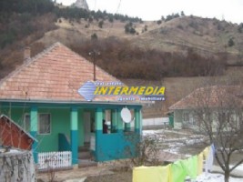 casa-de-vanzare-4600-mp-teren-zona-geoagiu-1
