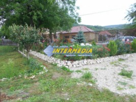 casa-de-vanzare-zona-periferie-cu-iaz-piscicol-1
