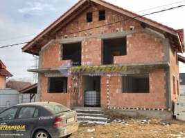 casa-in-rosu-de-vanzare-in-alba-iulia-53000-euro-neg-2