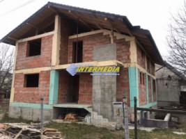 casa-in-rosu-de-vanzare-in-alba-iulia