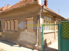 casa-de-vanzare-cu-876-mp-teren-toate-utilitatiel-in-teius-alba