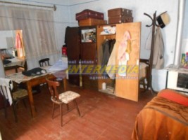 casa-de-vanzare-cu-876-mp-teren-toate-utilitatiel-in-teius-alba-4