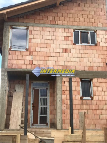 casa-de-vanzare-finisate-la-cheie-in-cetate-1