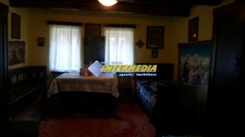 casa-de-vacanta-in-galda-renovata-cu-2700-mp-teren-7